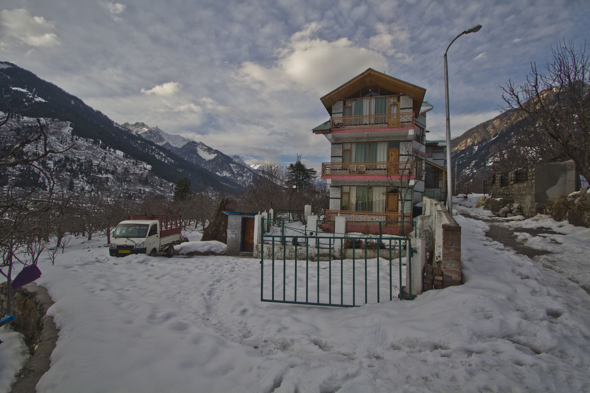 Hotel Mountain Face Manāli Exterior foto